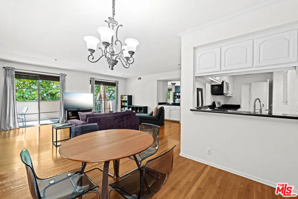 1401 S Bentley Avenue 202, Los Angeles, California 90025 home-pic-7