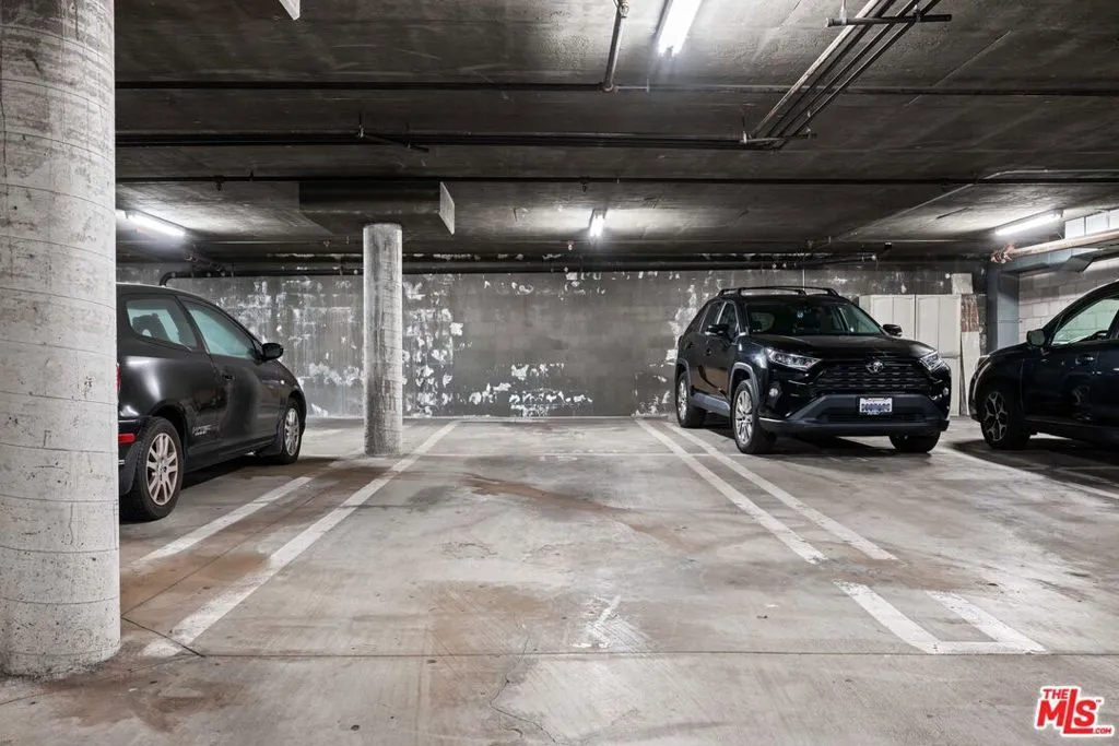 1401 S Bentley Avenue 202, Los Angeles, California 90025 home-pic-27