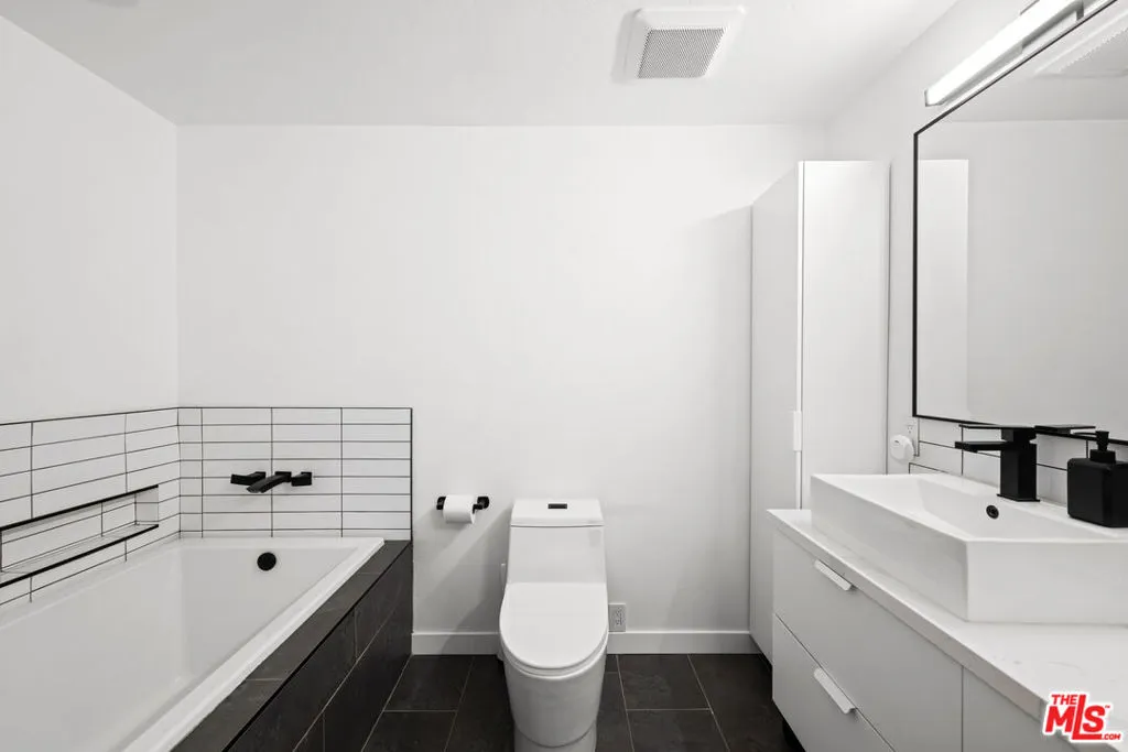 1401 S Bentley Avenue 202, Los Angeles, California 90025 home-pic-15