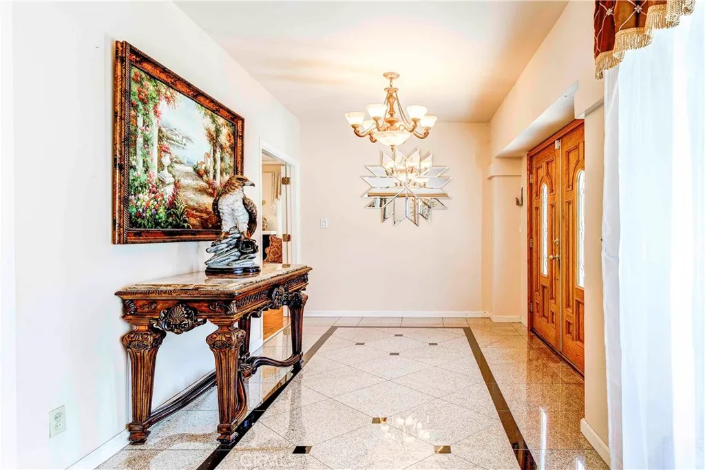 1610 N Hobart Boulevard, Los Angeles, California 90027 home-pic-21