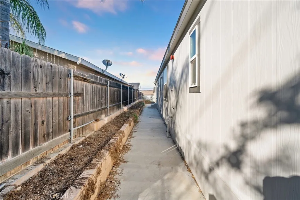 401 401 W Pottery, Lake Elsinore, California 92530 home-pic-44