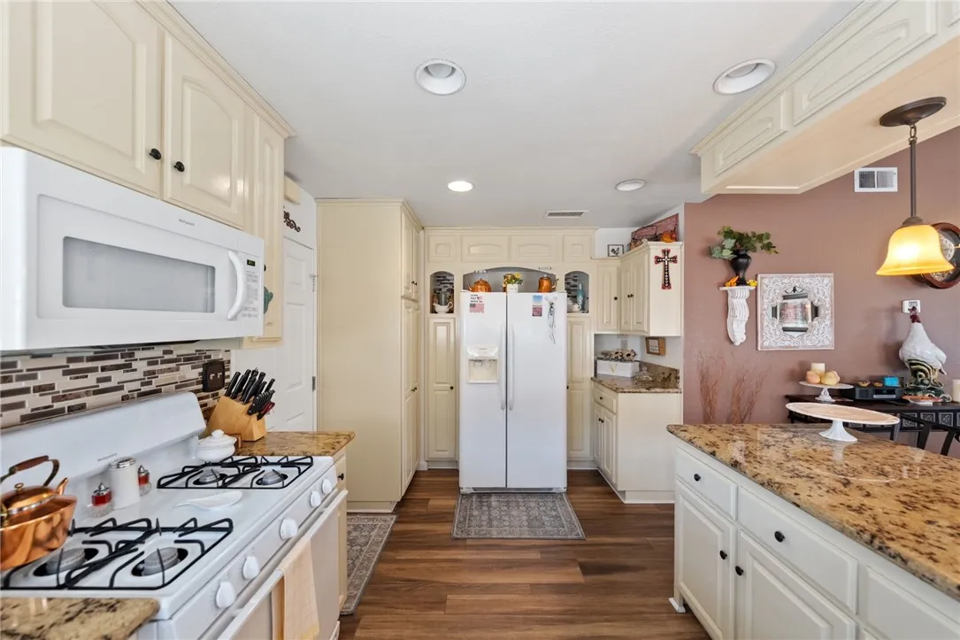 1856 Carrera, San Jacinto, California 92583 home-pic-15
