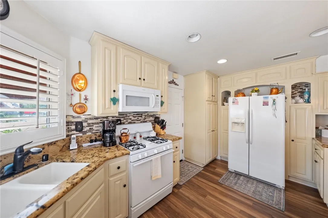 1856 Carrera, San Jacinto, California 92583 home-pic-16