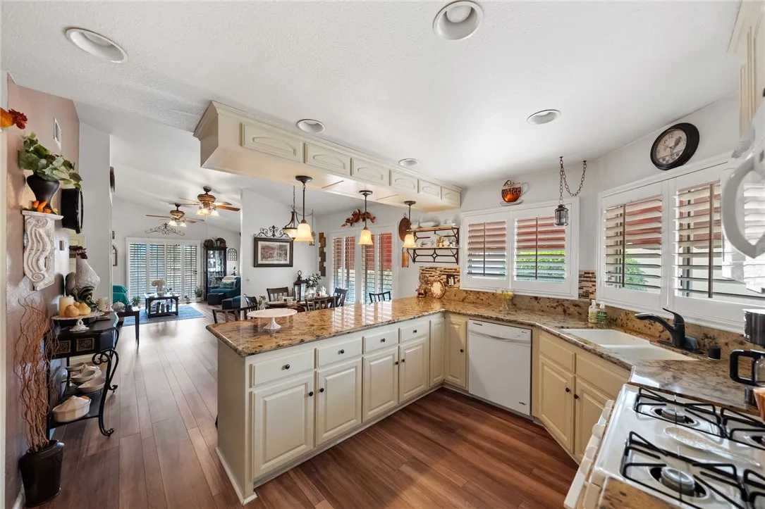 1856 Carrera, San Jacinto, California 92583 home-pic-13