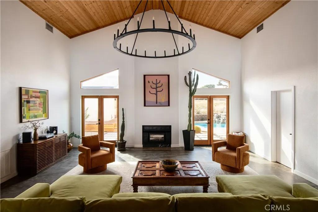 382 Cherokee Trail, Yucca Valley, California 92284 home-pic-3