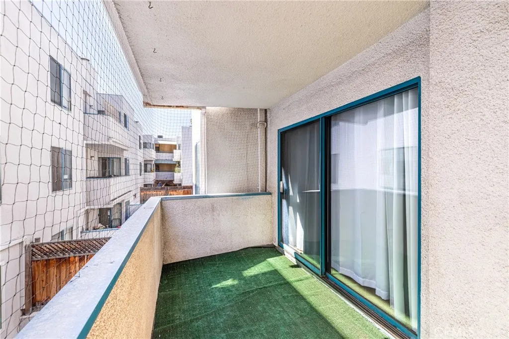 14610 Erwin Street 212, Van Nuys, California 91411 home-pic-15