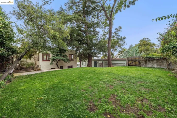 2567 Hilgard Ave, Berkeley, California 94709