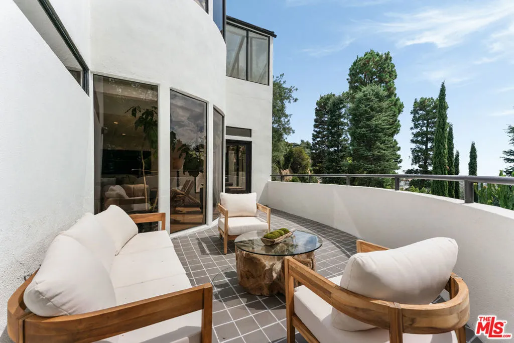 6469 Rodgerton Drive, Los Angeles, California 90068 home-pic-4