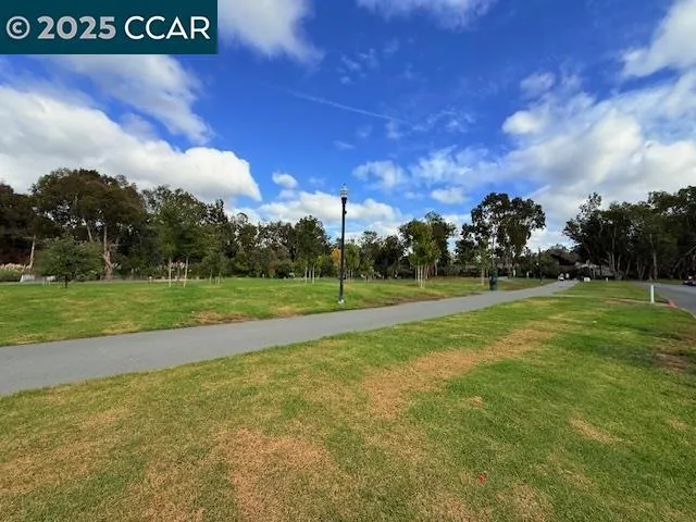 10 Tarn Ct, Hercules, California 94547 home-pic-36