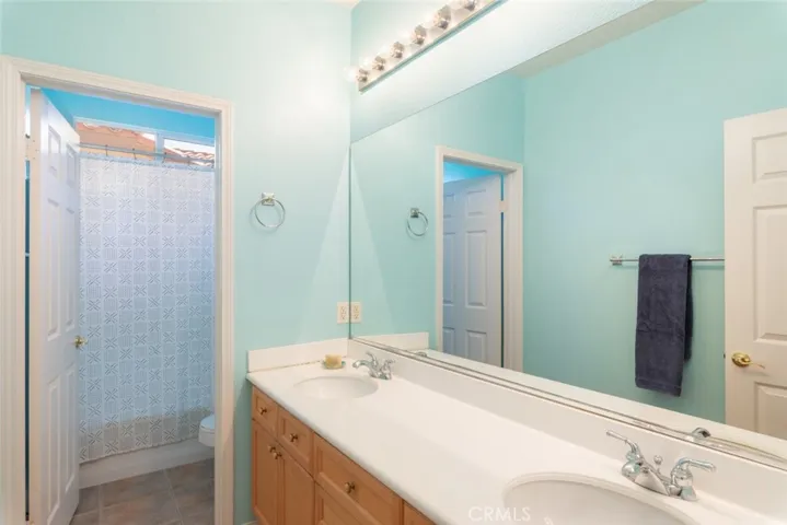 Double sink vanity