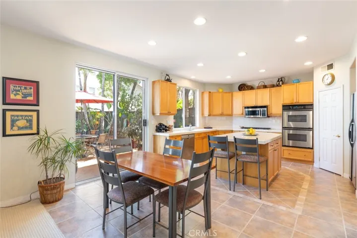 Casual dining in kitchen