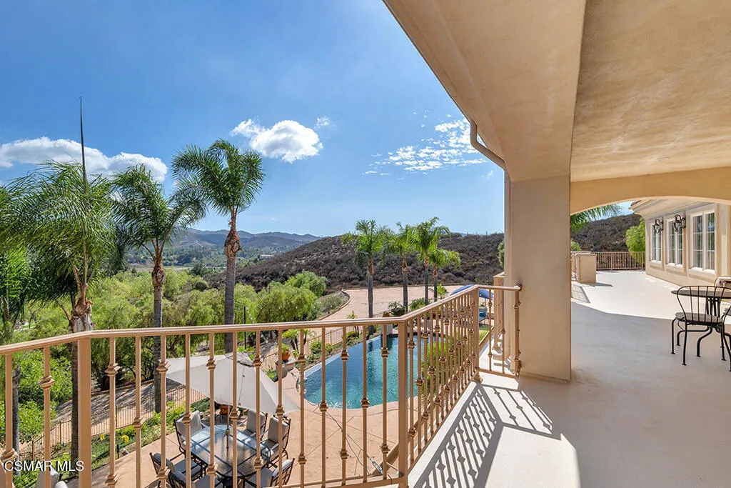 1100 N Country Club Drive, Simi Valley, California 93065 home-pic-78