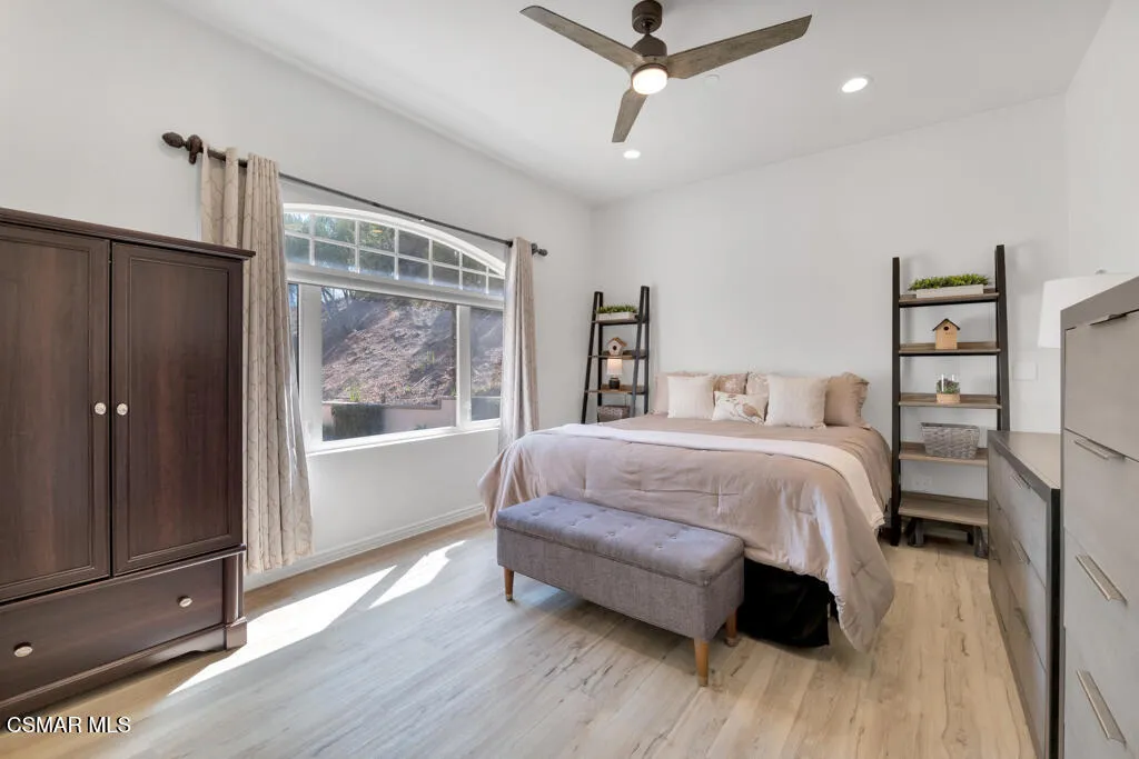 1100 N Country Club Drive, Simi Valley, California 93065 home-pic-85