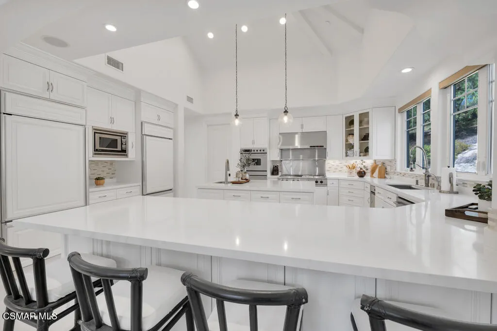 1100 N Country Club Drive, Simi Valley, California 93065 home-pic-22