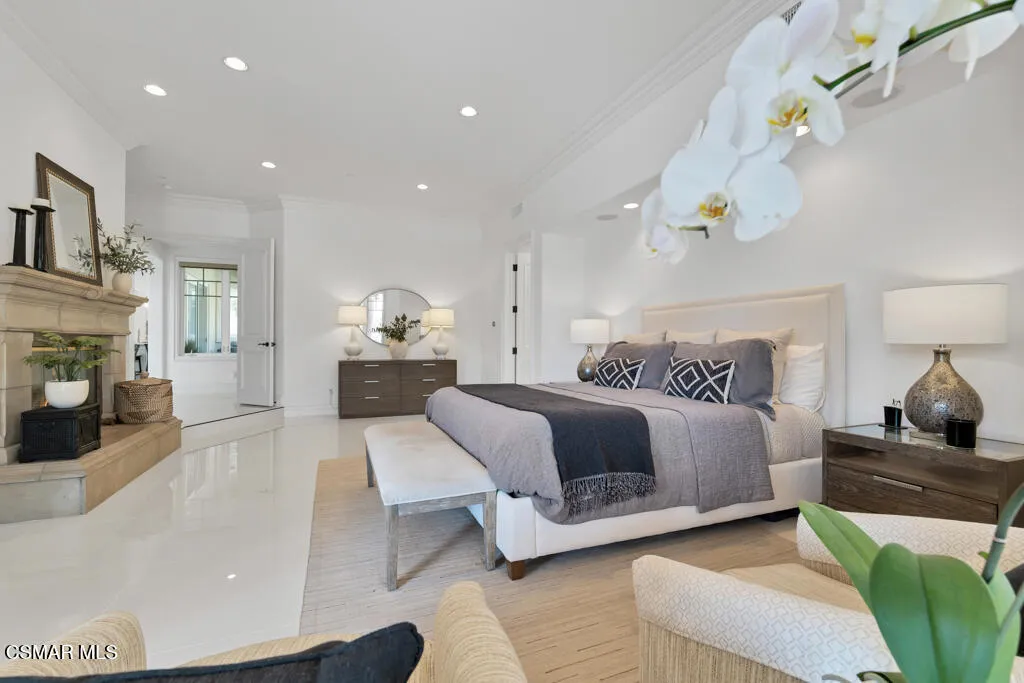 1100 N Country Club Drive, Simi Valley, California 93065 home-pic-42