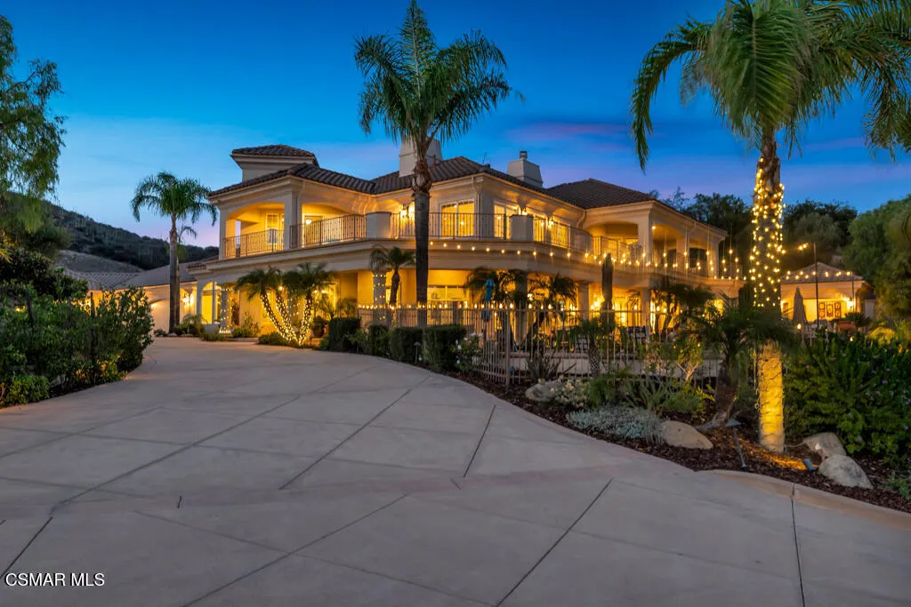 1100 N Country Club Drive, Simi Valley, California 93065 home-pic-0