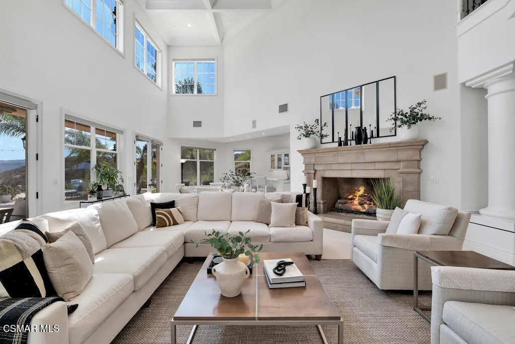 1100 N Country Club Drive, Simi Valley, California 93065 home-pic-10