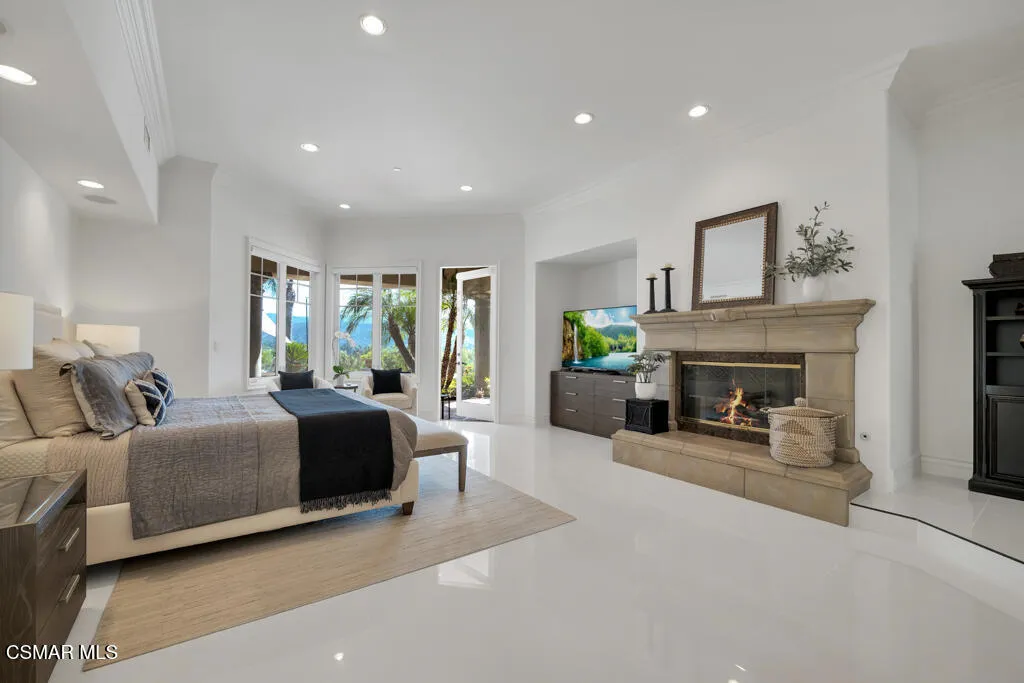 1100 N Country Club Drive, Simi Valley, California 93065 home-pic-41