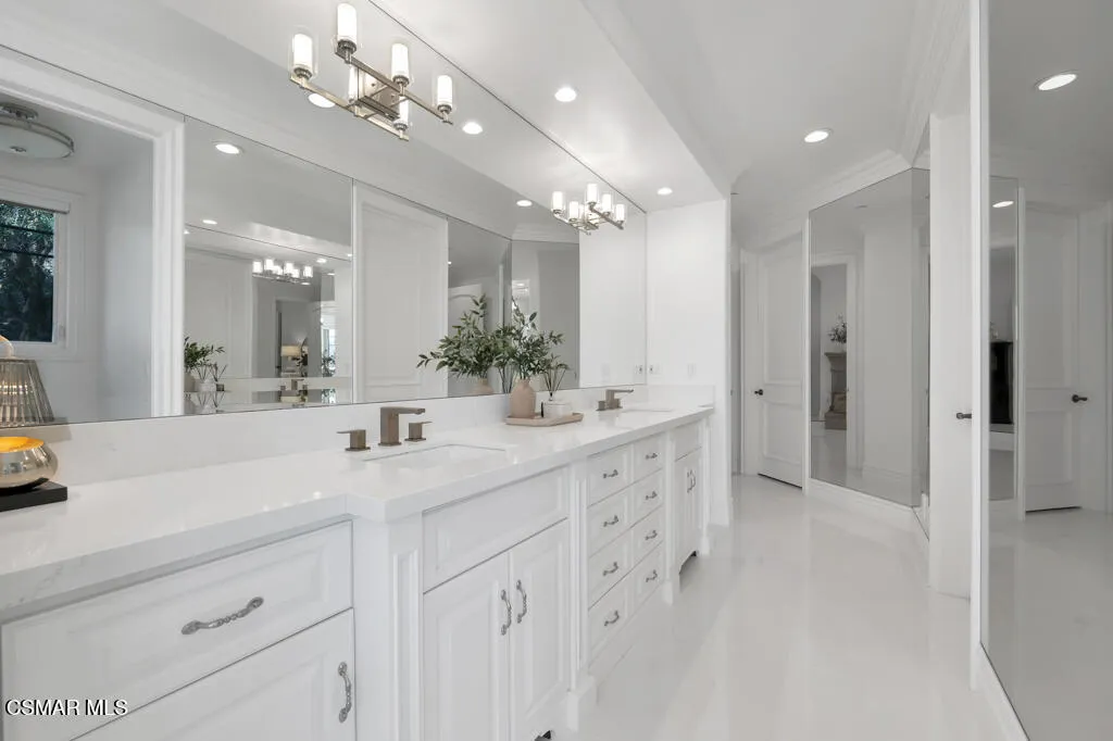 1100 N Country Club Drive, Simi Valley, California 93065 home-pic-46