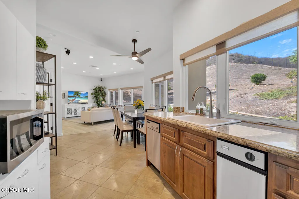 1100 N Country Club Drive, Simi Valley, California 93065 home-pic-86