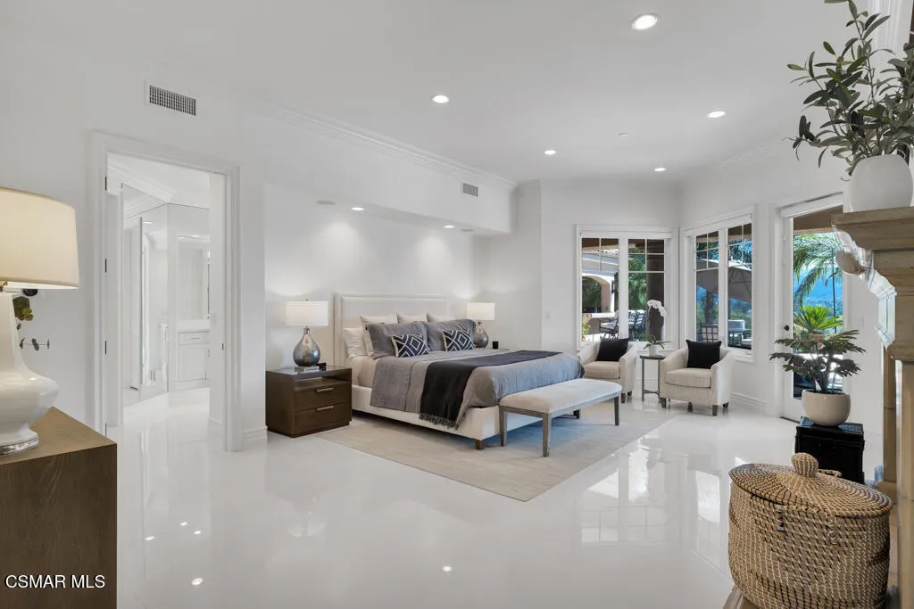 1100 N Country Club Drive, Simi Valley, California 93065 home-pic-44