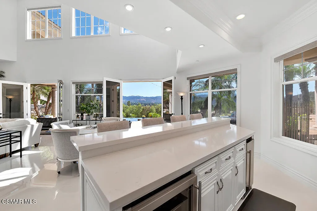 1100 N Country Club Drive, Simi Valley, California 93065 home-pic-15