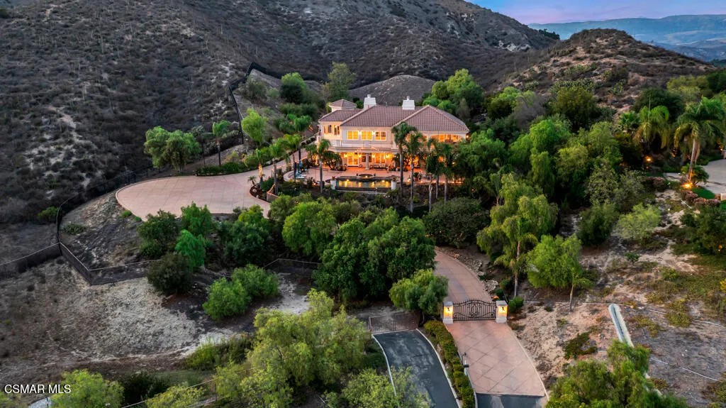 1100 N Country Club Drive, Simi Valley, California 93065 home-pic-8