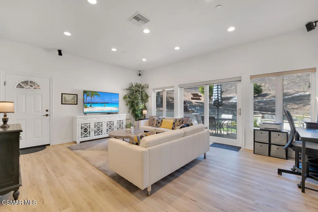 1100 N Country Club Drive, Simi Valley, California 93065 home-pic-82