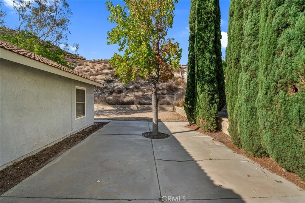 28955 Lillyglen Dr, Canyon Country, California 91387 home-pic-40