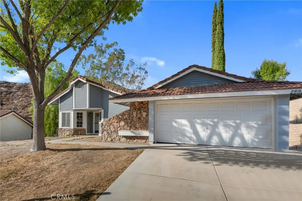 28955 Lillyglen Dr, Canyon Country, California 91387 home-pic-2