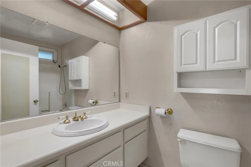28955 Lillyglen Dr, Canyon Country, California 91387 home-pic-28