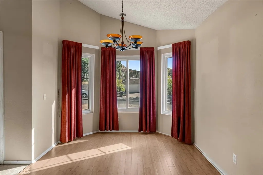 28955 Lillyglen Dr, Canyon Country, California 91387 home-pic-5
