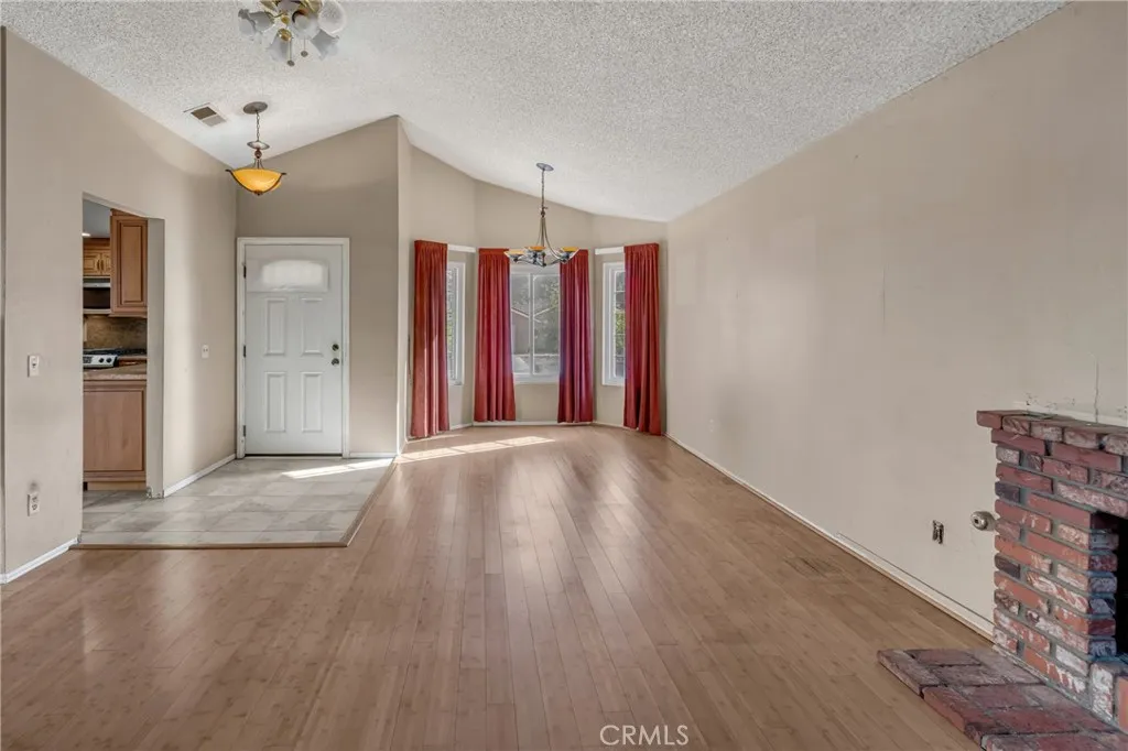 28955 Lillyglen Dr, Canyon Country, California 91387 home-pic-8