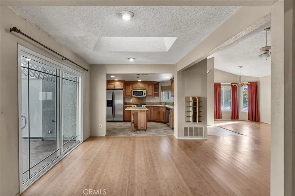 28955 Lillyglen Dr, Canyon Country, California 91387 home-pic-14