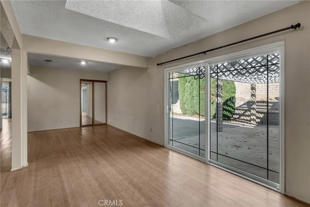 28955 Lillyglen Dr, Canyon Country, California 91387 home-pic-11