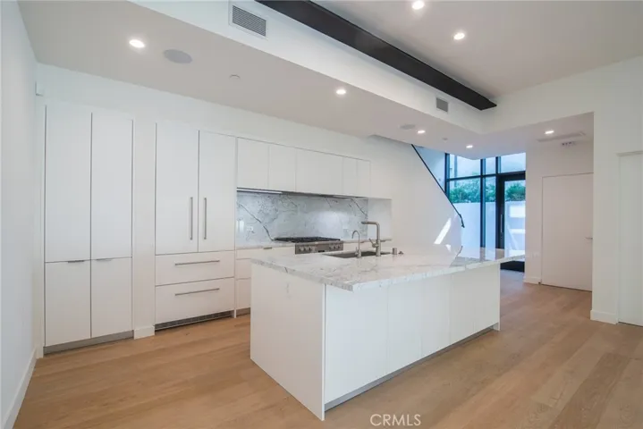 812 Huntley Drive Unit#104 104, West Hollywood, California 90069