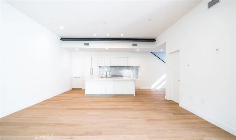 812 Huntley Drive Unit#104 104, West Hollywood, California 90069