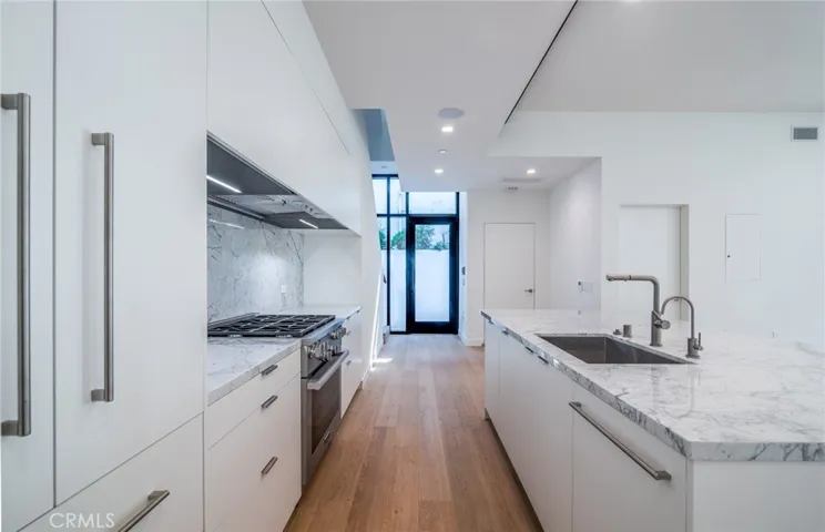 812 Huntley Drive Unit#104 104, West Hollywood, California 90069