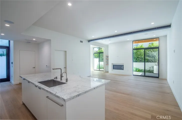 812 Huntley Drive Unit#104 104, West Hollywood, California 90069