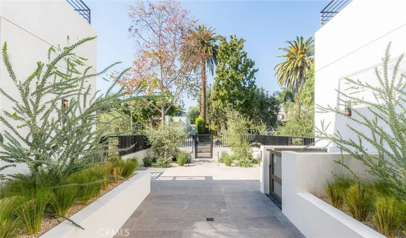 812 Huntley Drive Unit#104 104, West Hollywood, California 90069
