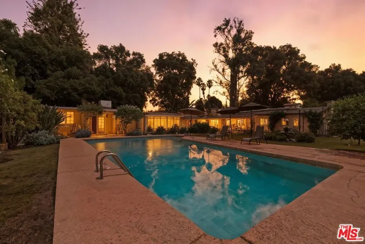 8433 Melvin Avenue, Northridge, California 91324
