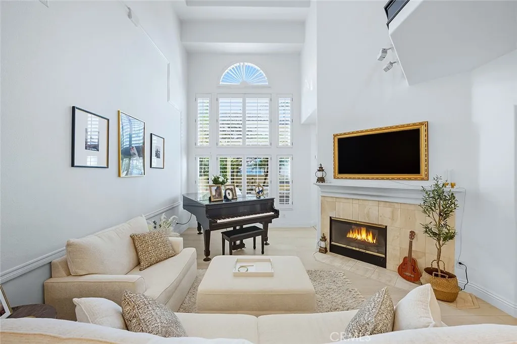 26481 La Scala, Laguna Hills, California 92653 home-pic-4