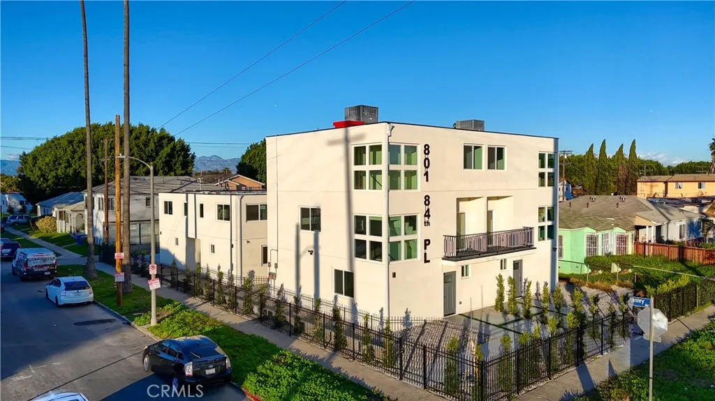 801 E 84th Place, Los Angeles, California 90001 home-pic-1