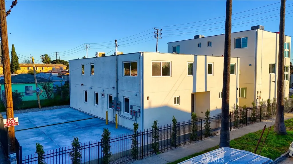 801 E 84th Place, Los Angeles, California 90001 home-pic-3