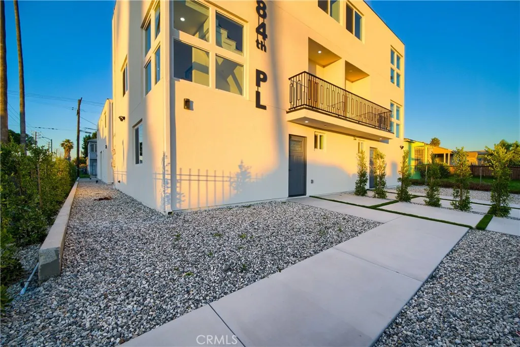 801 E 84th Place, Los Angeles, California 90001 home-pic-7