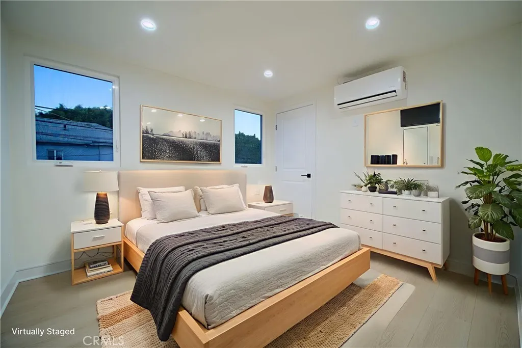 801 E 84th Place, Los Angeles, California 90001 home-pic-34