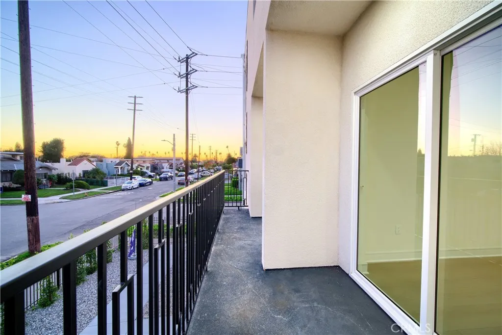 801 E 84th Place, Los Angeles, California 90001 home-pic-14