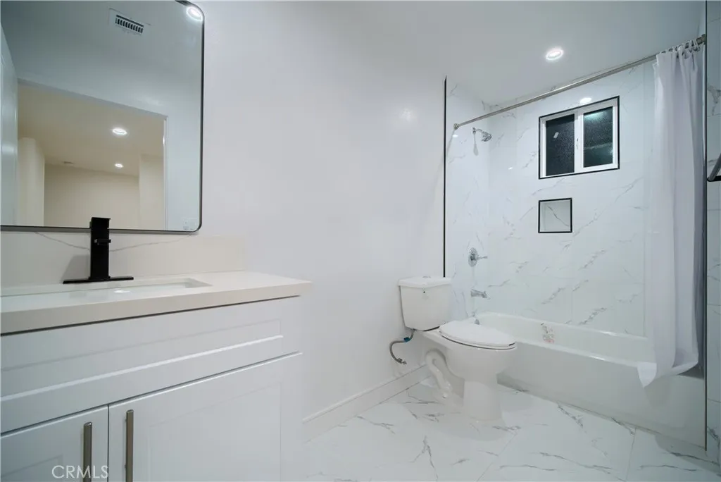 801 E 84th Place, Los Angeles, California 90001 home-pic-16