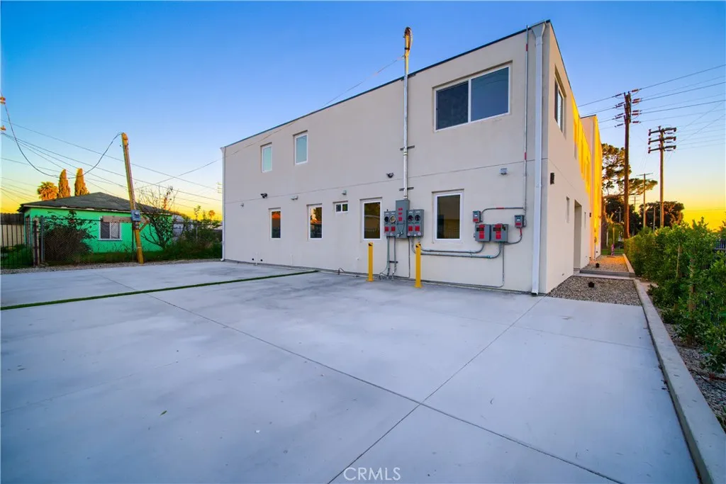 801 E 84th Place, Los Angeles, California 90001 home-pic-5