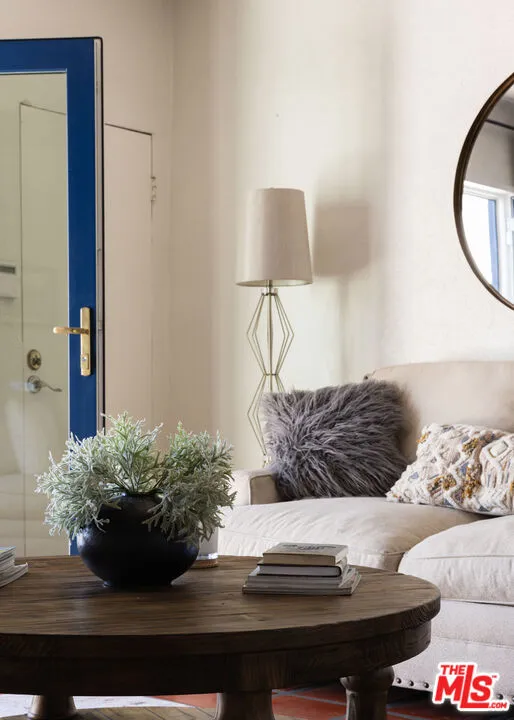 2041 Glencoe Way, Los Angeles, California 90068 home-pic-6